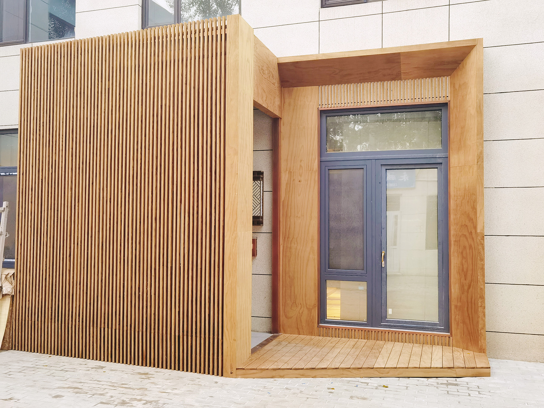 木材性能を再定義する — 集森の炭化シリーズ